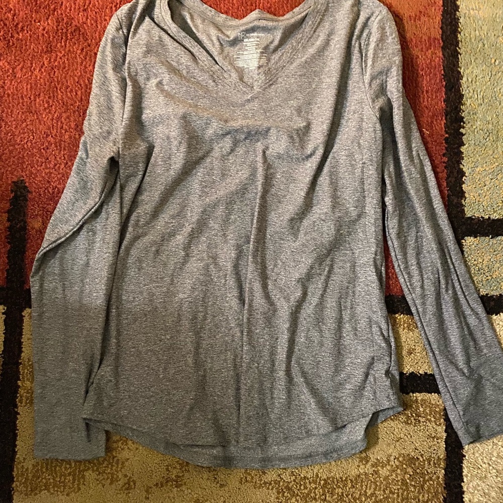 No boundaries long sleeved t gray
